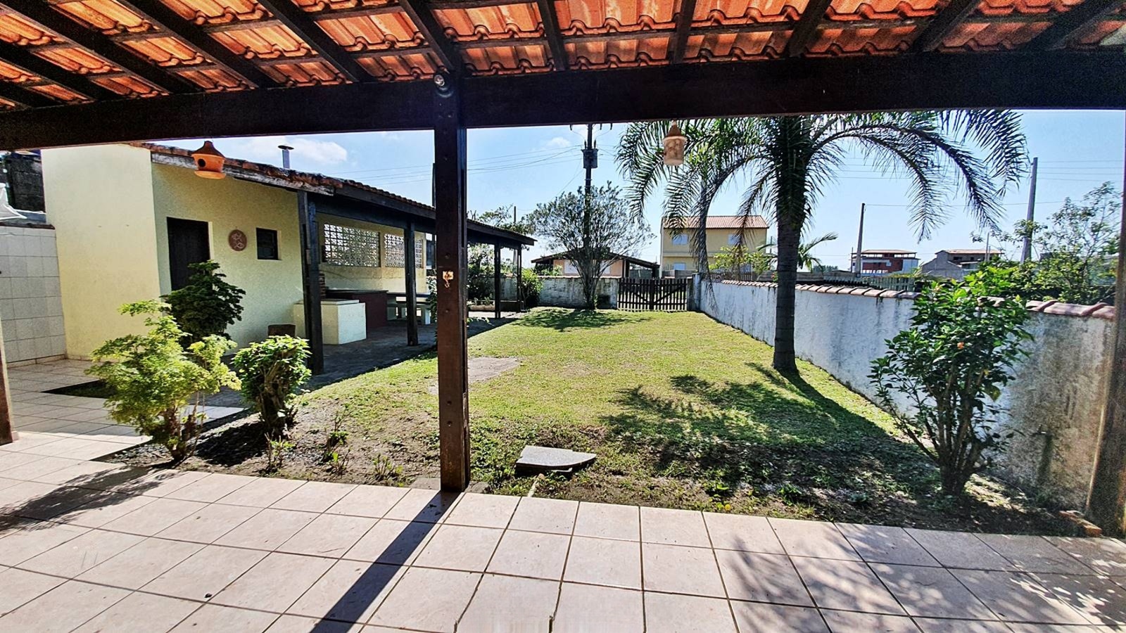 Sobrado moderno com piscina e área gourmet