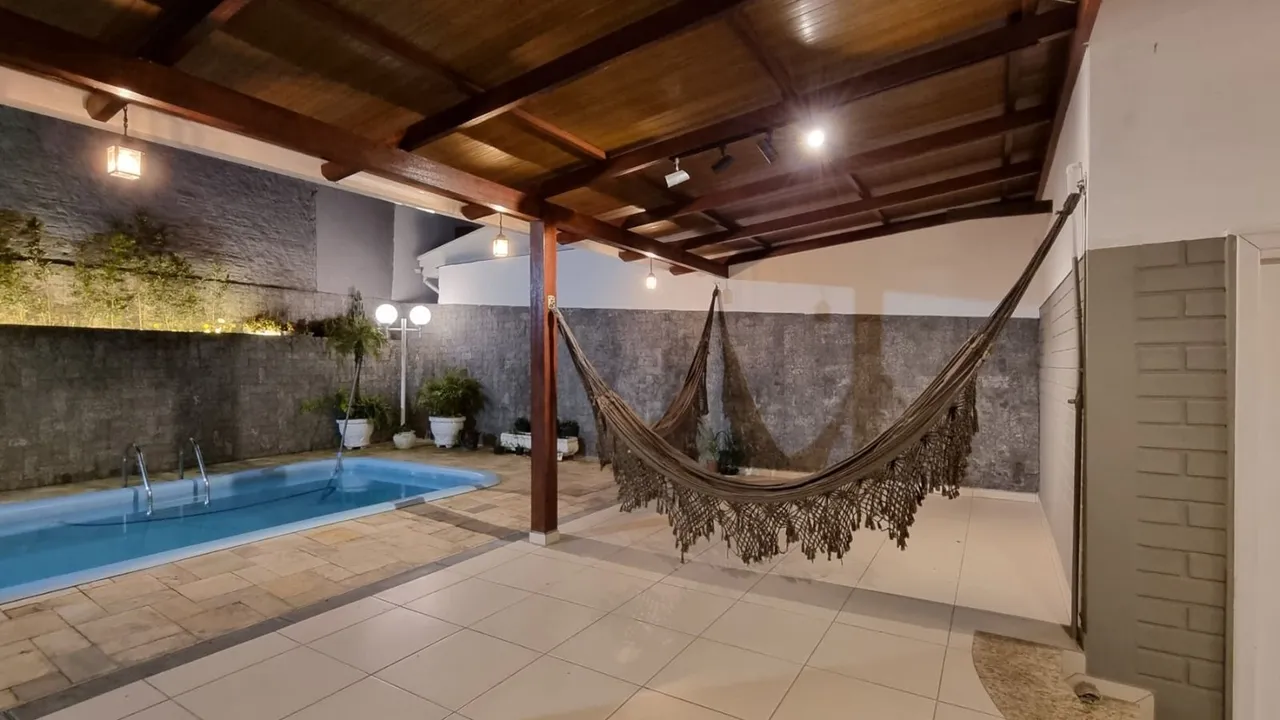 Casa de praia com amplo espaço para churrasco